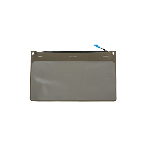 Il Mission Pack A4 di German Tactical Systems offre una costruzione resistente, una finestra trasparente per identificare il contenuto e punti di attacco sicuri, ideale per il trasporto di armi.